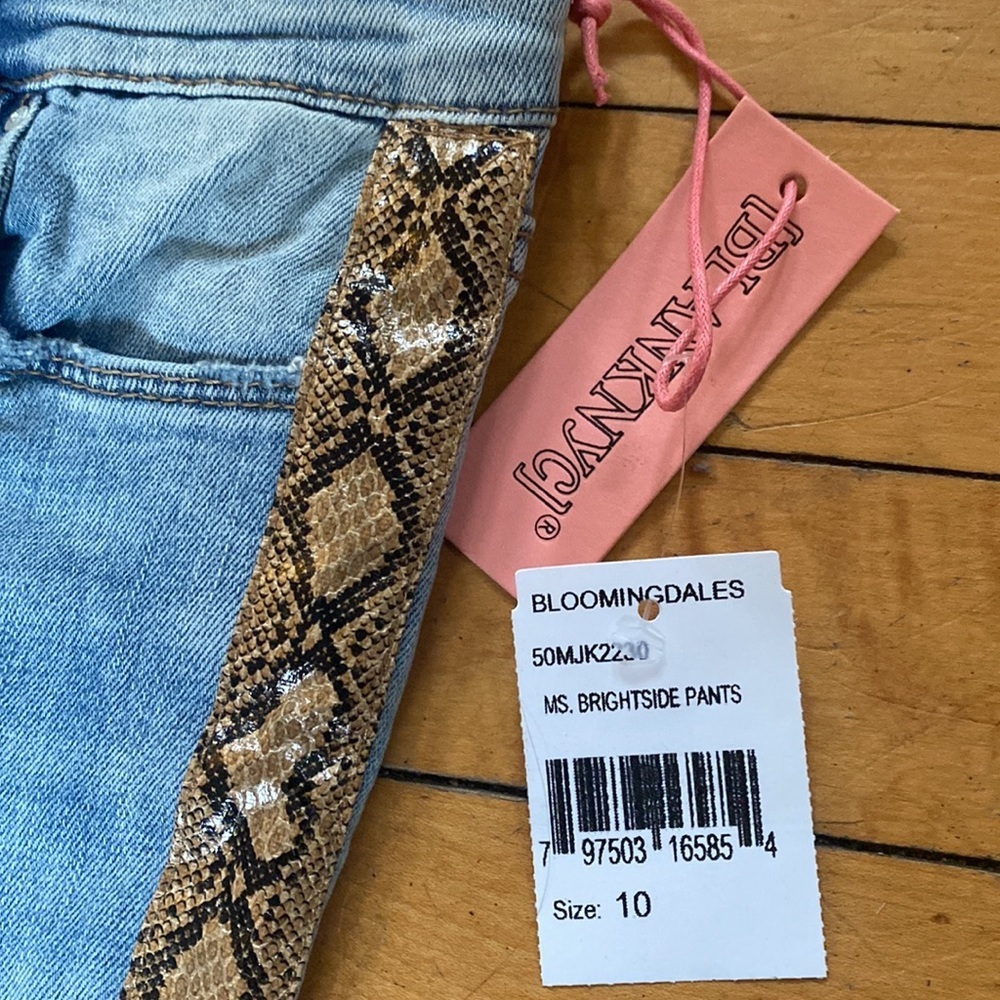 BlankNYC Super Skinny Jeans w/ faux snakeskin detail Girls 10 - Picture 3 of 8